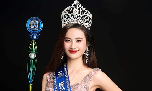 Hoa hậu Huỳnh Trần Ý Nhi. Ảnh: Sen Vàng