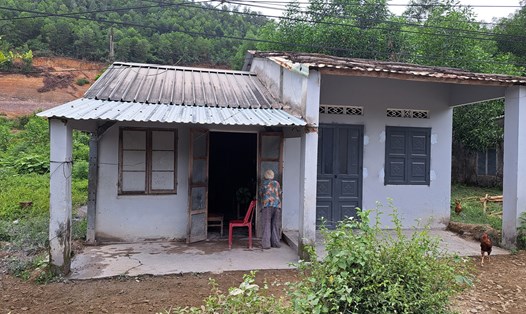 Dự an vành đai phía Tây Đà Nẵng chậm tiến độ khiến bùn đất tràn vào nhà người dân khi trời mưa. Ảnh: Nguyễn Linh