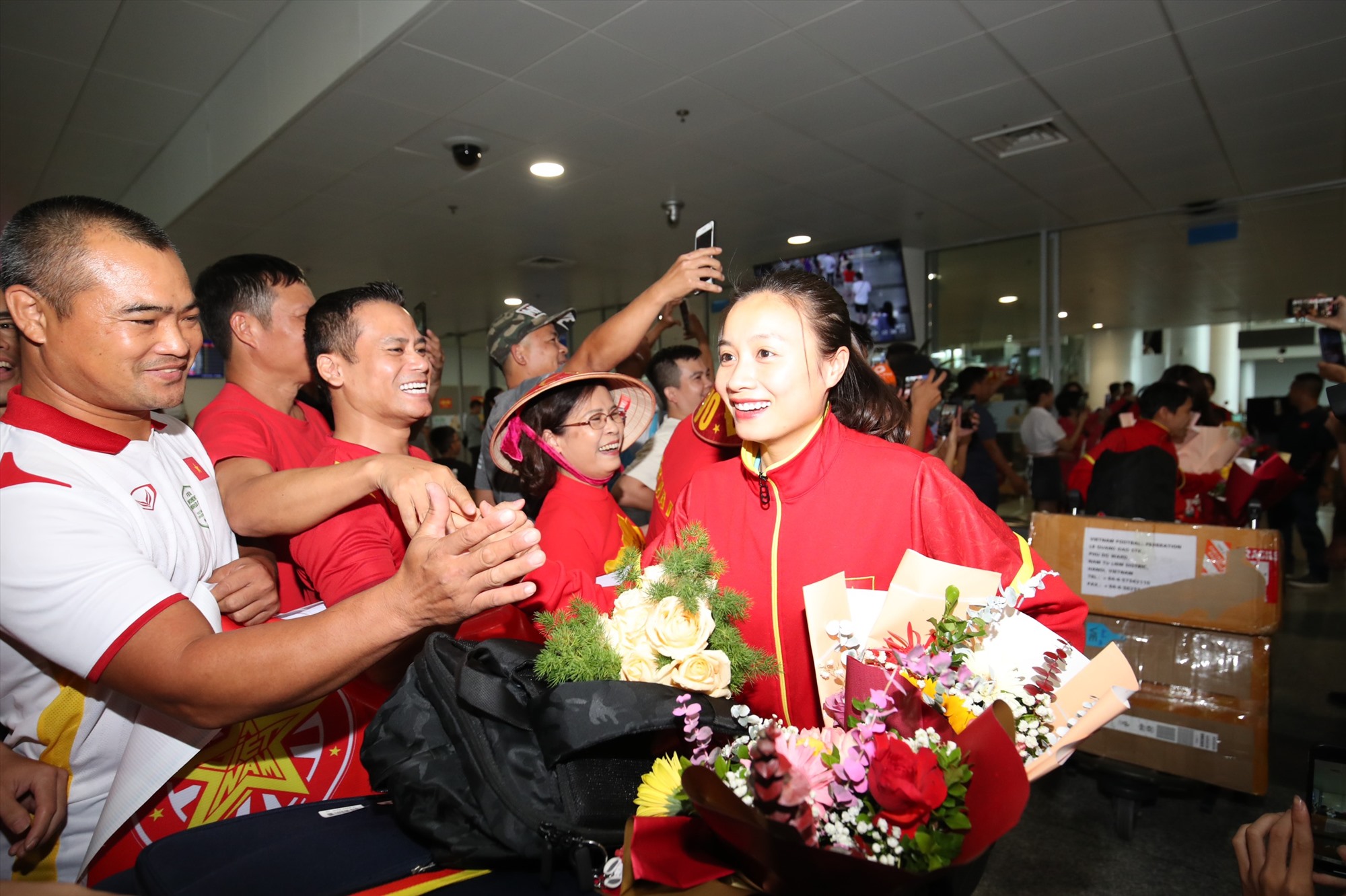 Đến trưa 3.8, các thành viên về Hà Nội đã có mặt tại sân bay Nội Bài.