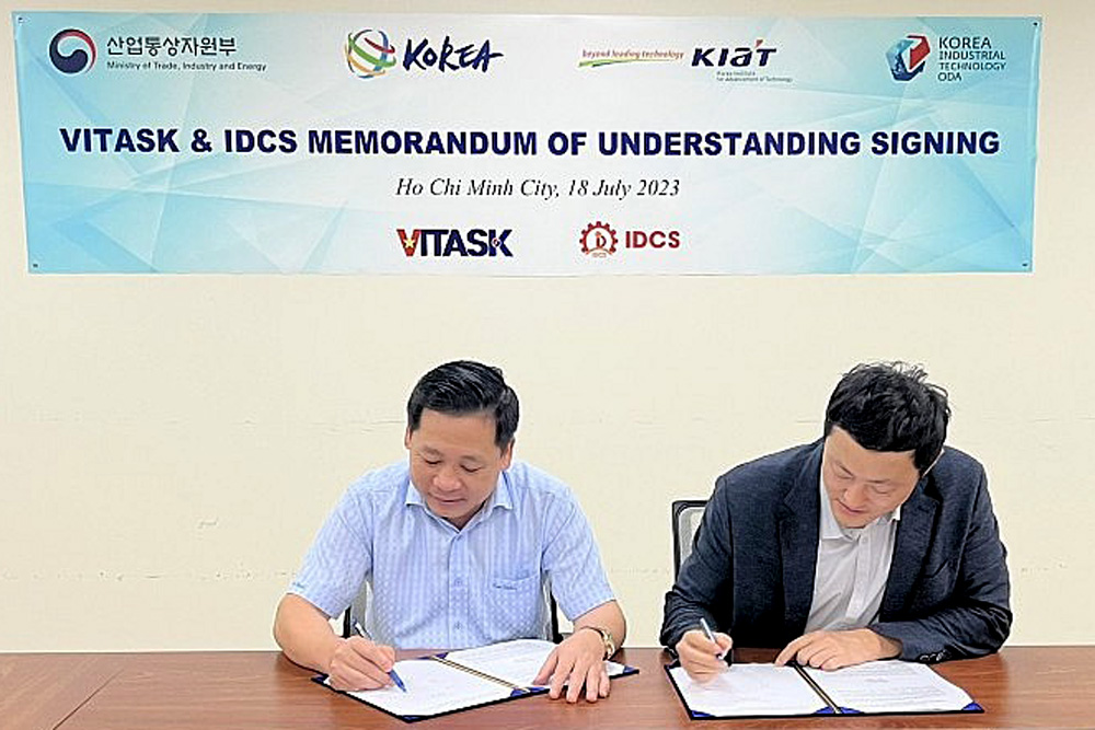 Đại diện IDCS và VITASK  ký kết biên bản ghi nhớ hợp tác phát triển ngành công nghiệp ôtô và điện - điện tử Việt Nam.