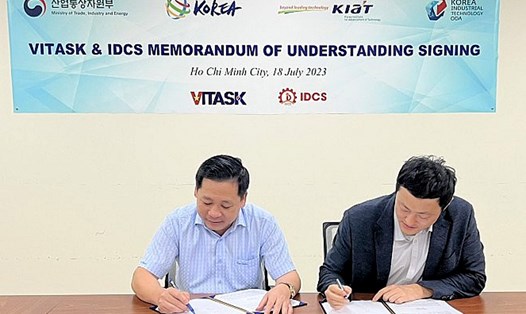 Đại diện IDCS và VITASK  ký kết biên bản ghi nhớ hợp tác phát triển ngành công nghiệp ôtô và điện - điện tử Việt Nam.