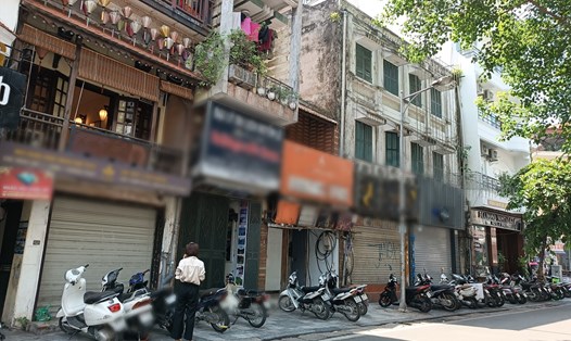 Loạt mặt bằng nhà phố ở các quận trung tâm Hà Nội như Cầu Giấy, Thanh Xuân, Hoàn Kiếm... vẫn bỏ trống. Ảnh: Thu Giang 