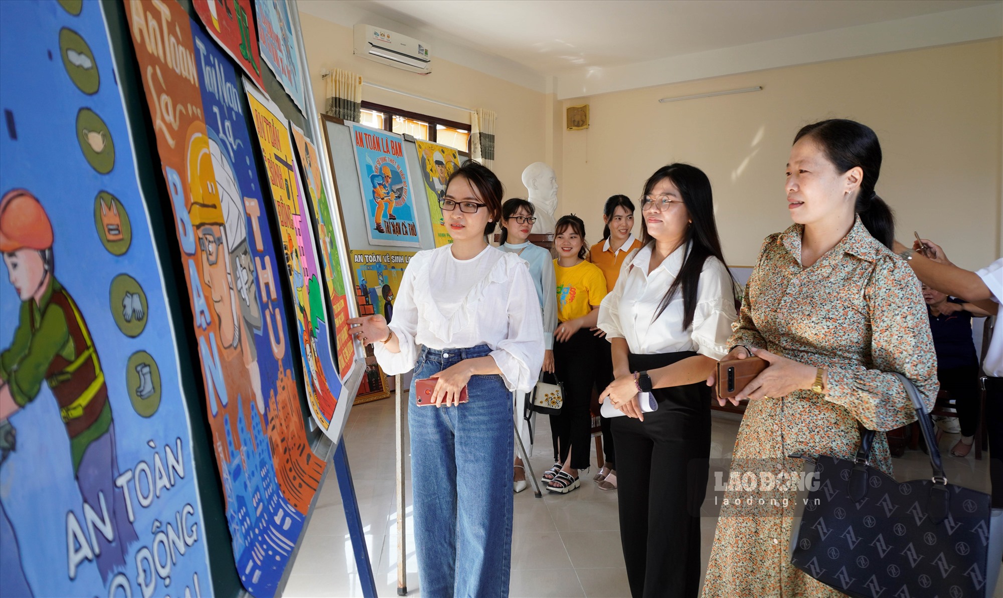 Các tác phẩm tham gia cuộc thi có nhiều ý tưởng sáng tạo. Ảnh: Nguyên Anh