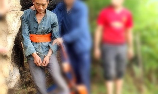 Đối tượng buôn người bị bắt giữ khi lẩn trốn tại hang đá ở huyện Mèo Vạc (Hà Giang). Ảnh: Công an tỉnh Hà Giang.