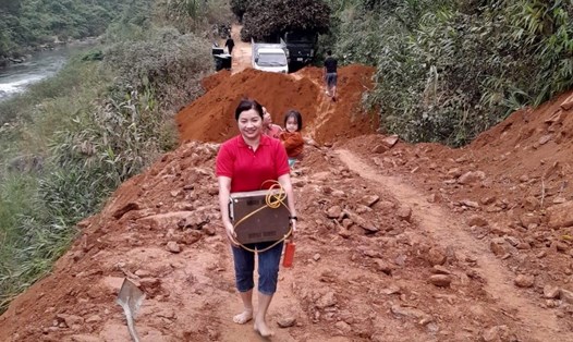 Cung đường đến điểm Trường Mầm non xã Phong Dụ Hạ (huyện Văn Yên, tỉnh Yên Bái) thường xuyên sạt lở do mưa bão. Ảnh: NVCC