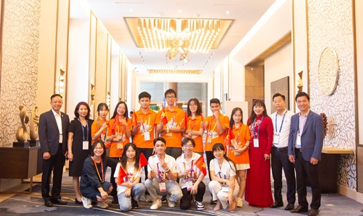 Đội tuyển MOS và ACP cùng đoàn đại biểu Việt Nam tham dự cuộc thi.