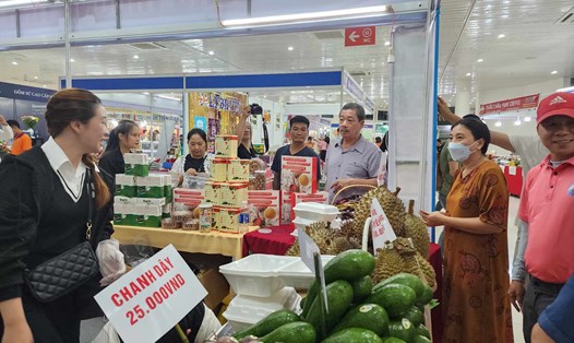 150 doanh nghiệp tham dự xúc tiến thương mại Hành lang kinh tế Đông Tây tại Đà Nẵng. Ảnh: Thùy Trang