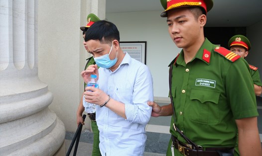 Phạm Trung Kiên - cựu Thư ký Thứ trưởng Bộ Y tế hôm hầu toà vụ chuyến bay giải cứu. Ảnh: Quang Việt