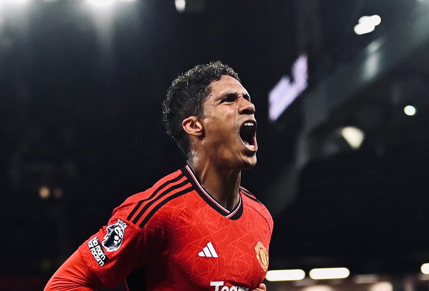 Varane sẽ vắng mặt ở trận gặp Arsenal. Ảnh: CLB Man United