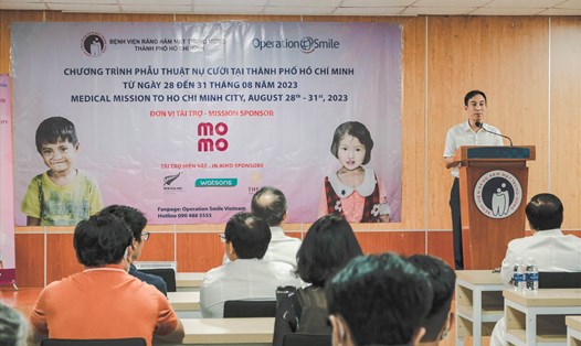 Ông Nguyễn Hoành Tiến, đại diện MoMo chia sẻ về chương trình phẫu thuật mang lại nụ cười tại TPHCM. Ảnh: DN cung cấp