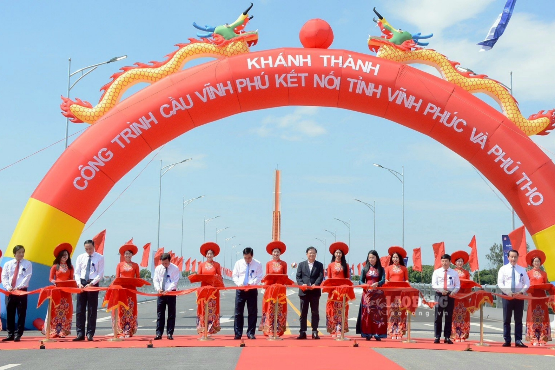 Cầu Vĩnh Phú chính thức được khánh thành sáng nay 30.8. Ảnh: Tô Công.