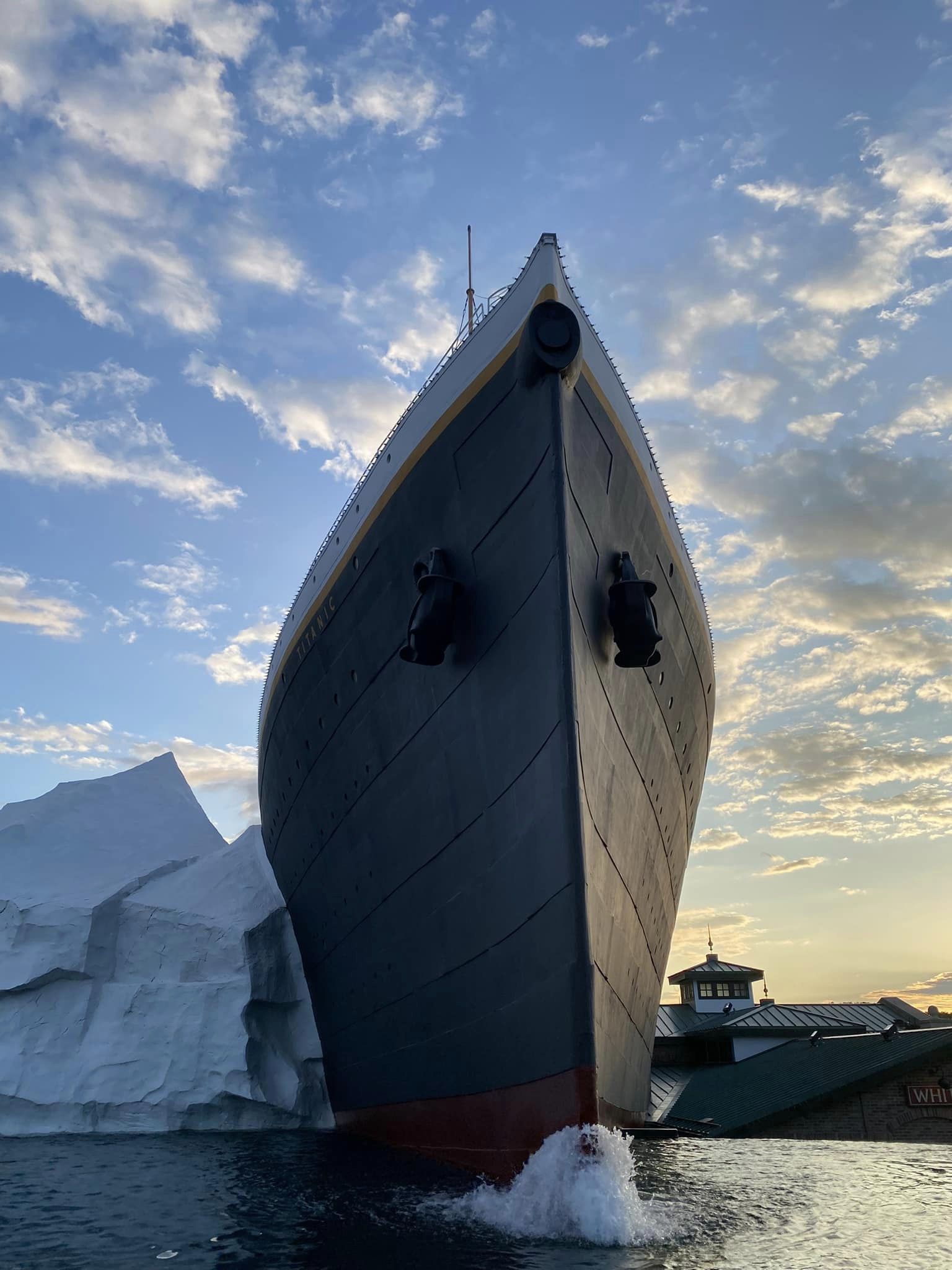 Bên ngoài bảo tàng Titanic. Ảnh: FBNV.