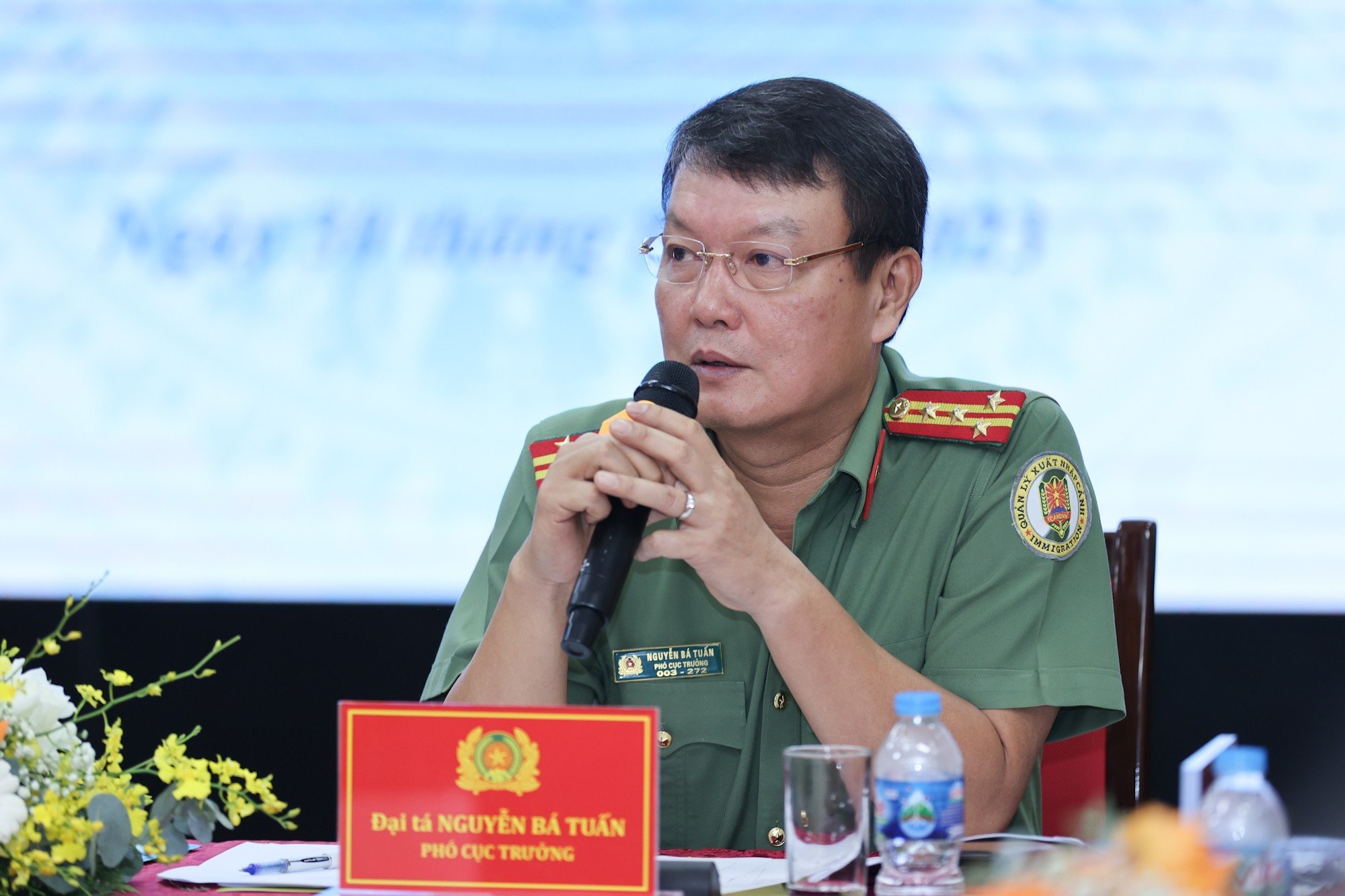 Đại tá Nguyễn Bá Tuấn - Phó Cục trưởng Cục Quản lý Xuất nhập cảnh. Ảnh: T.Vương