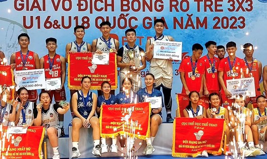 Các đội  đạt thành tích cao tại Giải bóng rổ trẻ 3x3 Quốc gia 2023. Ảnh: Hồng Phúc