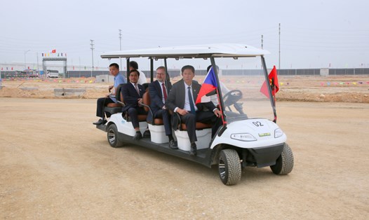 Thủ tướng Cộng hòa Séc Petr Fiala và phái đoàn đã có chuyến thăm Tổ hợp chuyên đề công nghiệp ôtô và phụ trợ Thành Công Việt Hưng tại KCN Việt Hưng, Hạ Long ngày 22.4.2023. Ảnh: Minh Hà