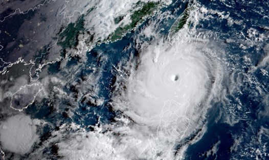 Vị trí bão Saola ngày 30.8. Ảnh: RAMMB/CIRA