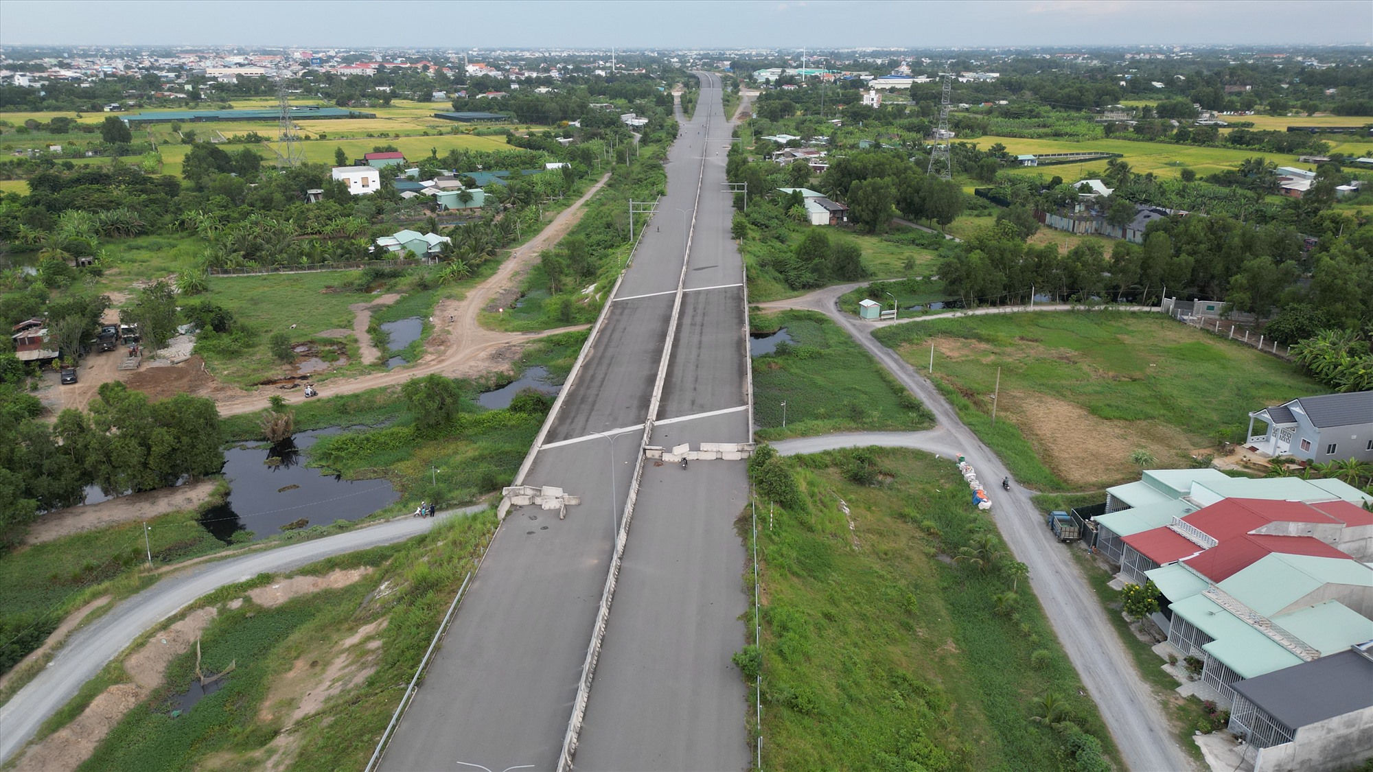 Điểm đầu cao tốc đoạn qua huyện Bình Chánh thuộc địa bàn xã Tân Thuận Tây.