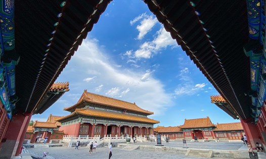 Bầu trời trong xanh ở Bảo tàng Cố Cung, Bắc Kinh, Trung Quốc, ngày 1.9.2020. Ảnh: Xinhua