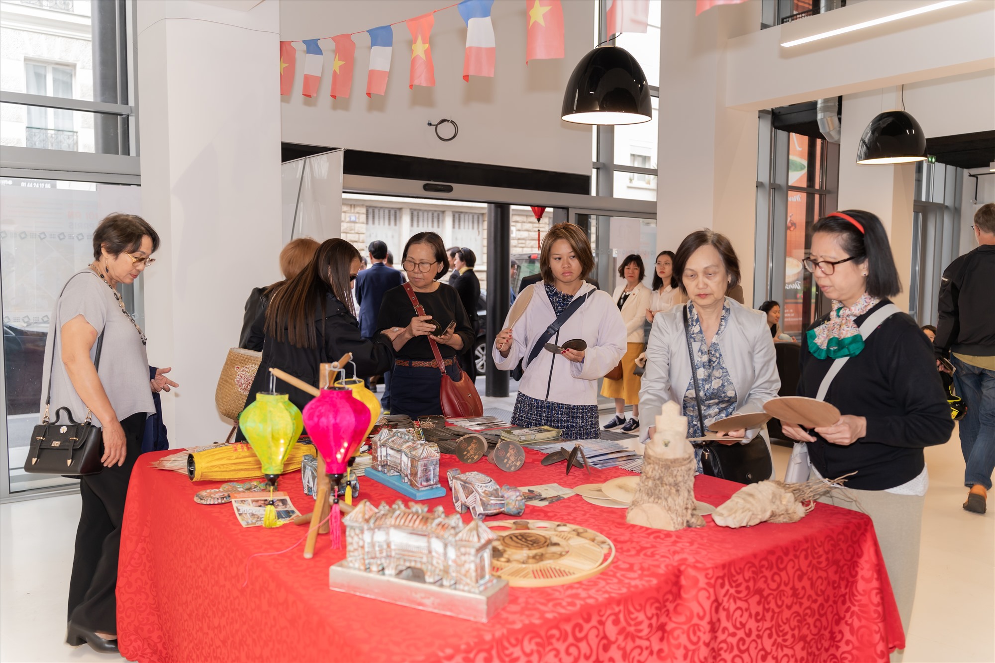 Hội An quảng bá du lịch tại Pháp. Ảnh: Ban tổ chức