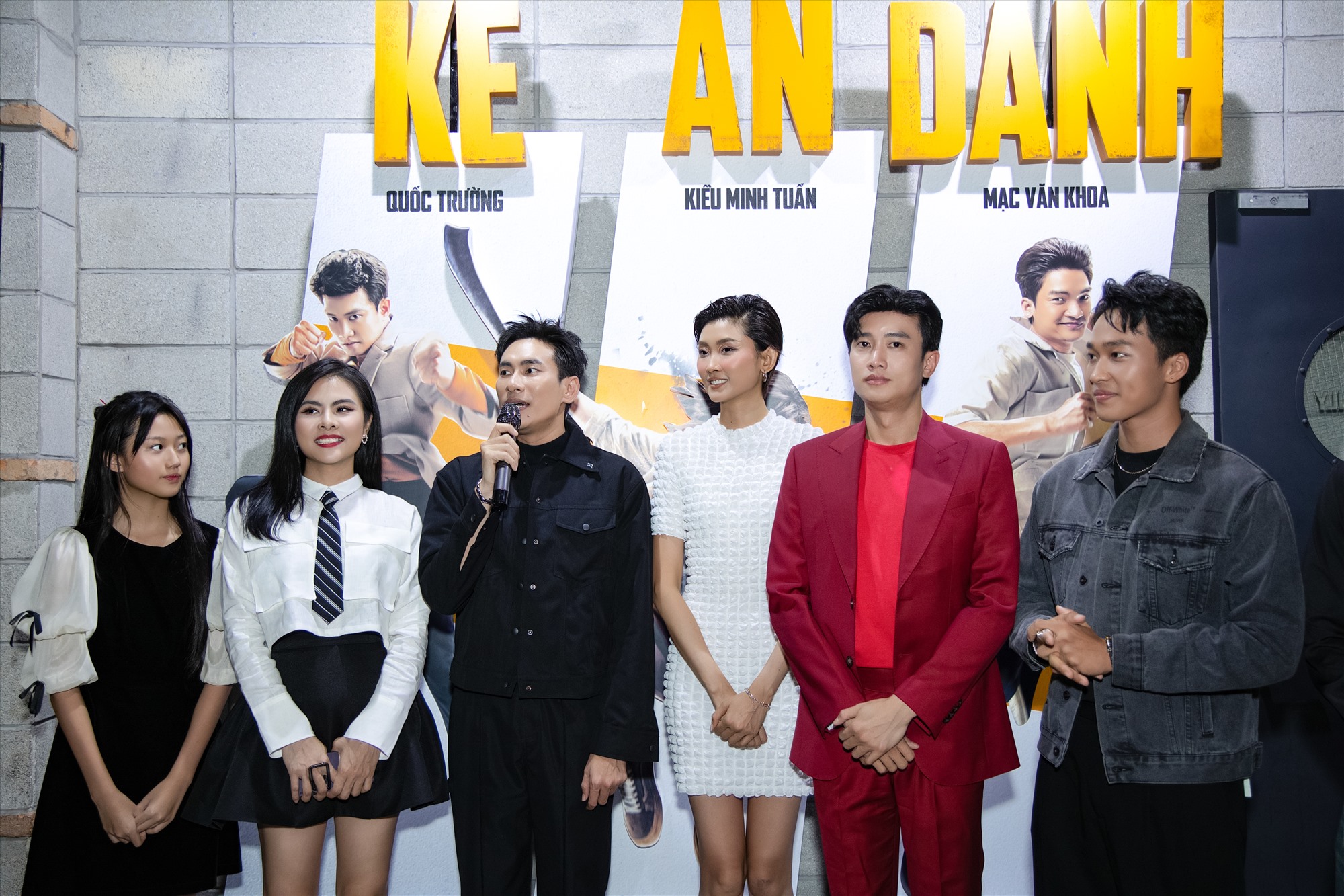 Kiều Minh Tuấn cũng dàn diễn viên "Kẻ ẩn danh" giao lưu với khán giả. Ảnh: Nhà sản xuất