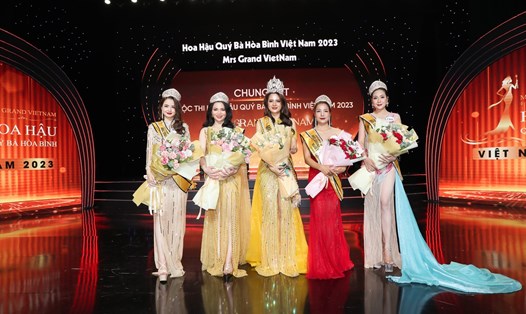 Đoàn Thị Thu Hằng đăng quang Hoa hậu Quý bà Hòa bình Việt Nam 2023