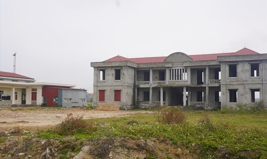 Trụ sở xã Quảng Phúc (huyện Quảng Xương, Thanh Hóa) bỏ hoang, có thời điểm thành nơi chăn thả lợn. Ảnh: Diệu Anh