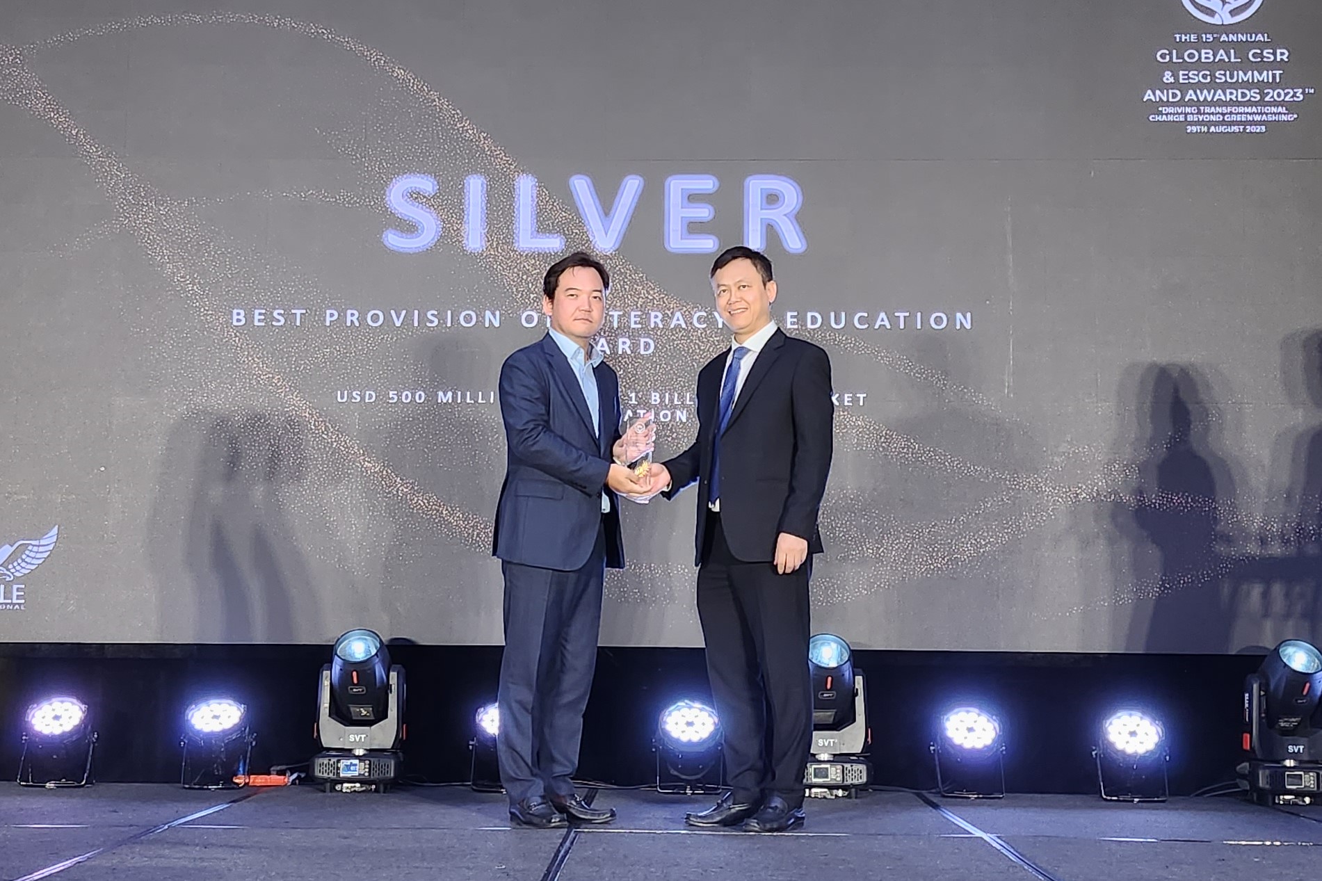 Samsung Việt Nam được vinh danh tại nhiều hạng mục giải thưởng trong Hội nghị thường niên vinh danh cá nhân, doanh nghiệp tiêu biểu toàn cầu trong lĩnh vực CSR & ESG lần thứ 15. Ảnh: Quỳnh Chi.
