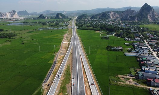 Tuyến cao tốc Quốc lộ 45 - Nghi Sơn thông xe dịp Quốc khánh 2.9. Ảnh: Quách Du