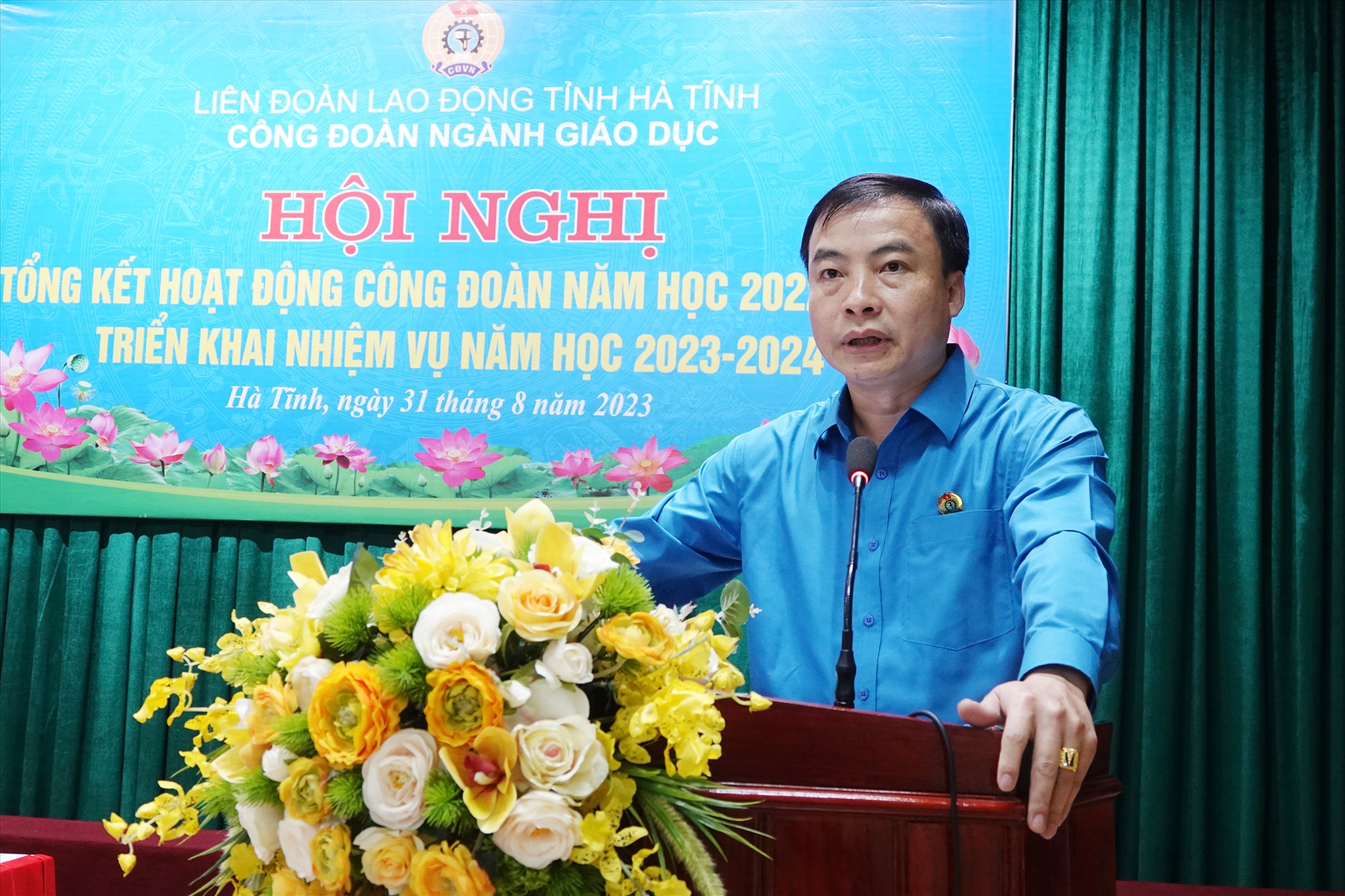 Ông Trần Hậu Tú - Chủ tịch Công đoàn ngành Giáo dục Hà Tĩnh phát biểu tại hội nghị. Ảnh: Trần Tuấn.