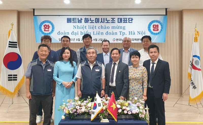 Đoàn đại biểu Liên đoàn Lao động Thành phố Hà Nội sang thăm, trao đổi học tập kinh nghiệm tại Hàn Quốc. Ảnh: CĐHN