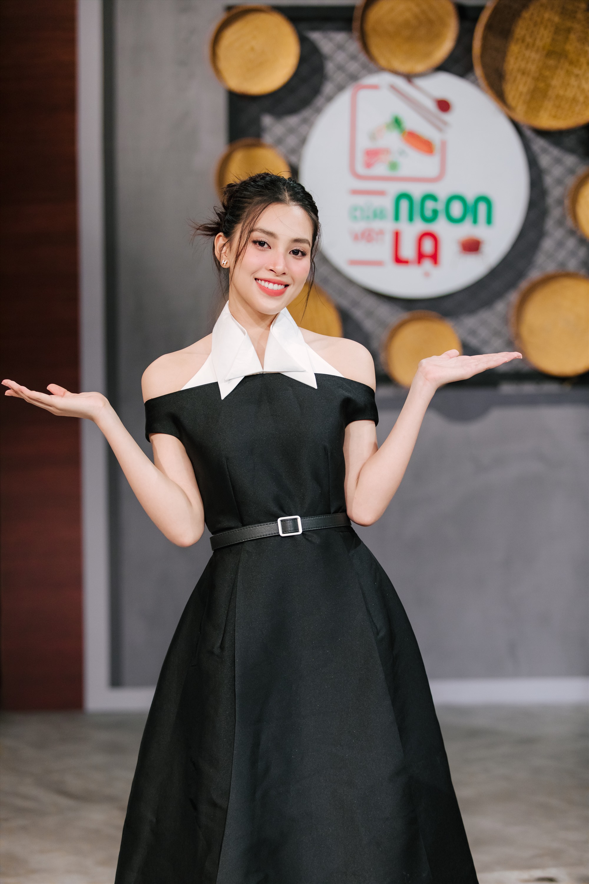 Hoa hậu Tiểu Vy làm giám khảo chương trình. Ảnh: VTV