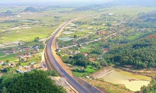 Cao tốc Nghi Sơn-Diễn Châu có chiều dài gần 50km. Ảnh: Quang Đại