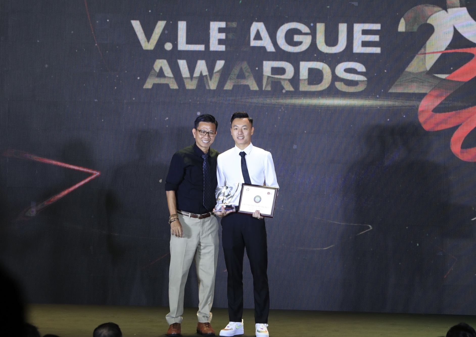 Cầu thủ trẻ xuất sắc nhất Nguyễn Thái Sơn. Ảnh: Minh Dân