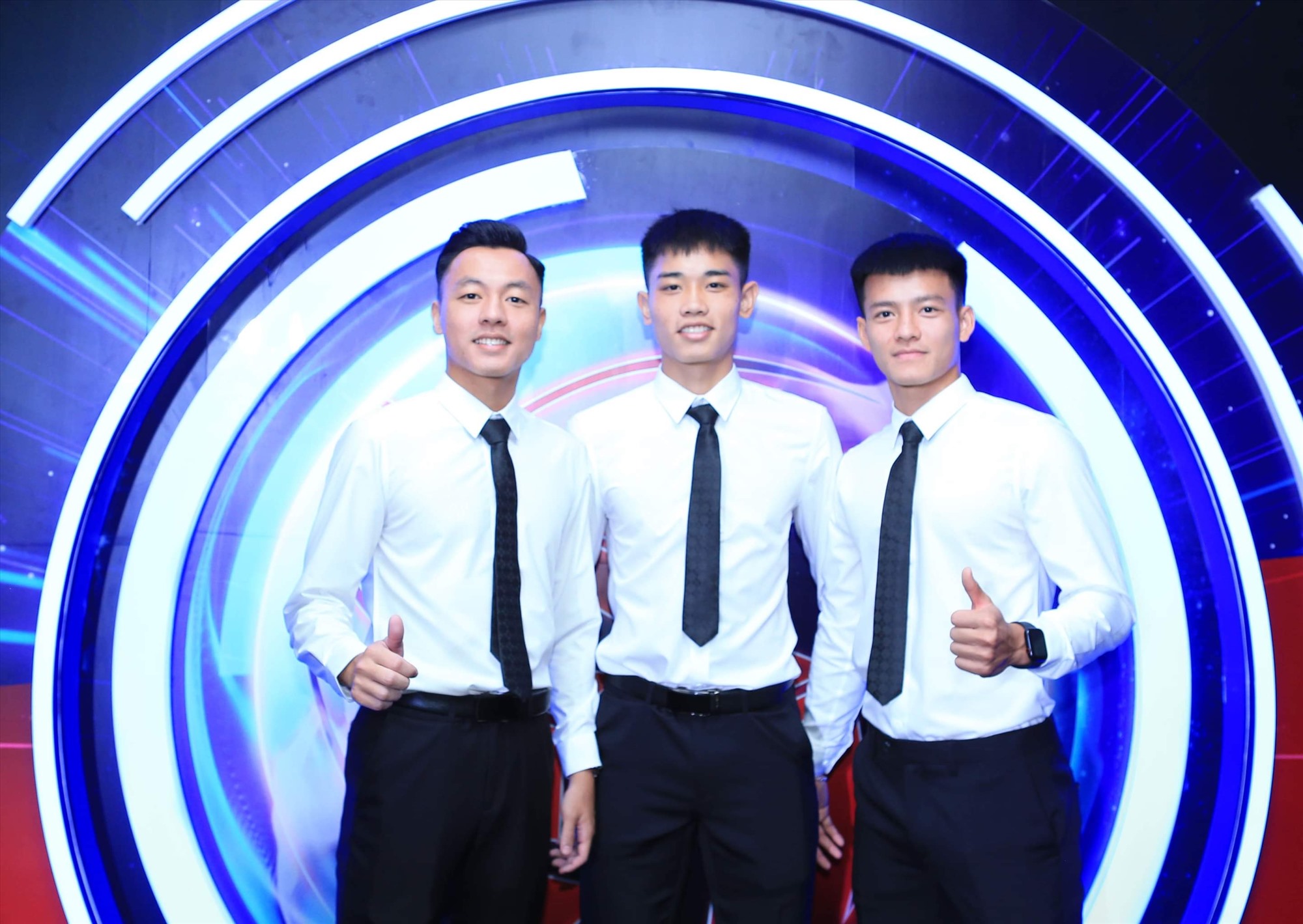 Nguyễn Đình Bắc (giữa) là Cầu thủ xuất sắc nhất giải hạng Nhất Quốc gia. Ảnh: Minh Dân