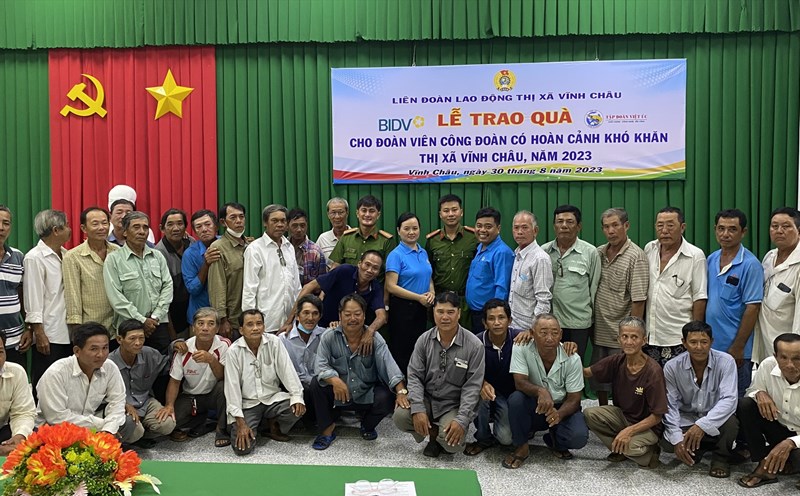 Các đoàn viên nghiệp đoàn xe honda phòng chống tội phạm Phường 1 (thị xã Vĩnh Châu, Sóc Trăng). Ảnh: LĐLĐ thị xã Vĩnh Châu