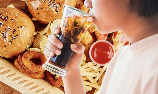  Những thực phẩm  gây ra những rủi ro nghiêm trọng và hậu quả lâu dài cho sức khỏe của con bạn. Đồ họa: Ngọc Thùy