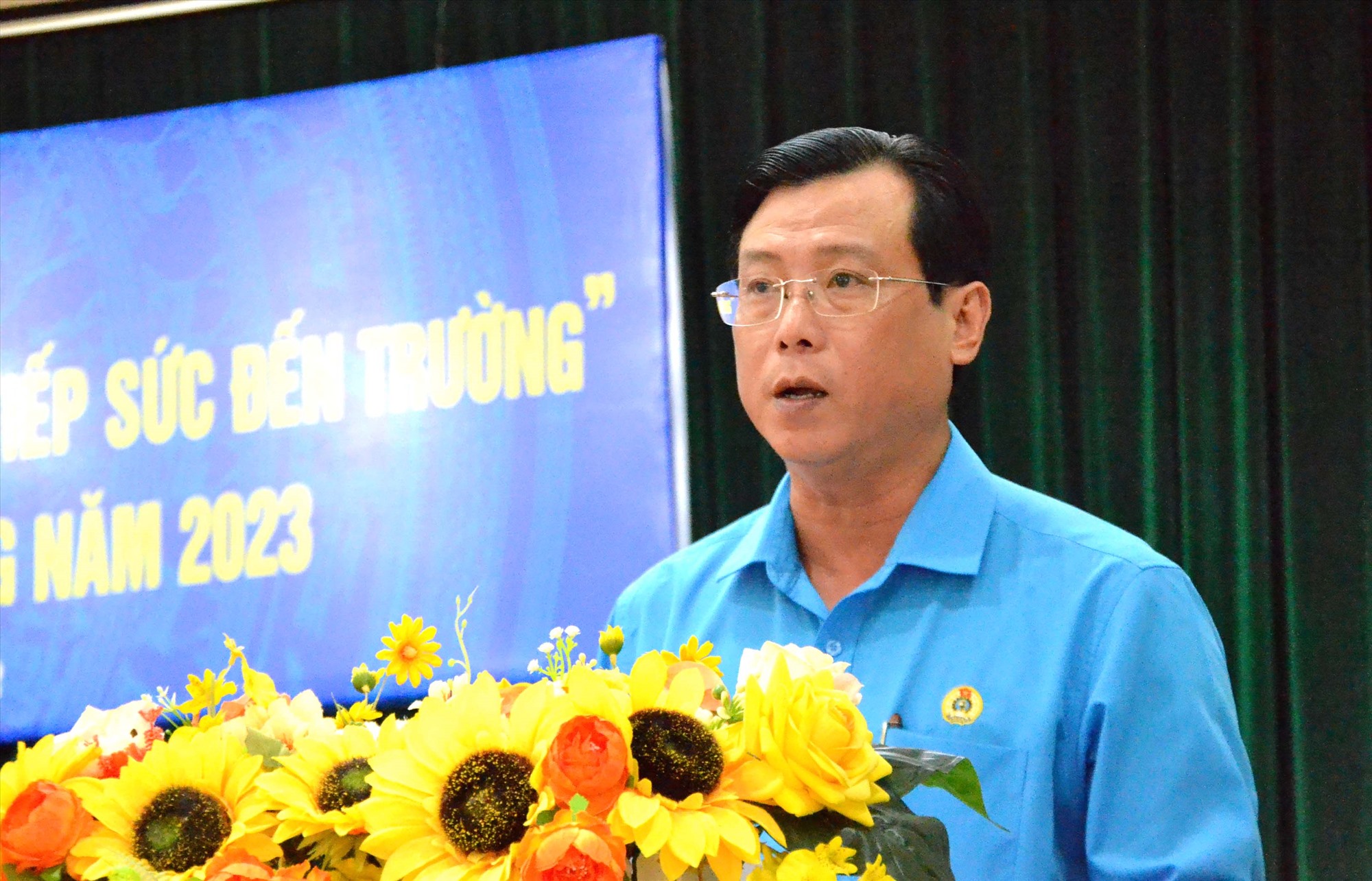 Phó Chủ tịch LĐLĐ tỉnh An Giang phát biểu tại lễ trao học bổng Tôn Đức Thắng. Ảnh: Lâm Điền