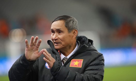 Huấn luyện viên Mai Đức Chung cùng các tuyển thủ nữ Việt Nam sẽ mang theo những kinh nghiệm quý giá thu được từ World Cup 2023 trên hành trình sắp tới. Ảnh: Hoàng Công