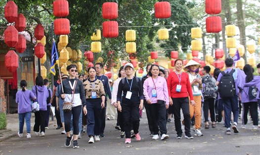 Hà Nội đón đoàn khách du lịch Trung Quốc đầu tiên từ sau dịch COVID-19 vào 16.3.2023. Ảnh: TTXVN