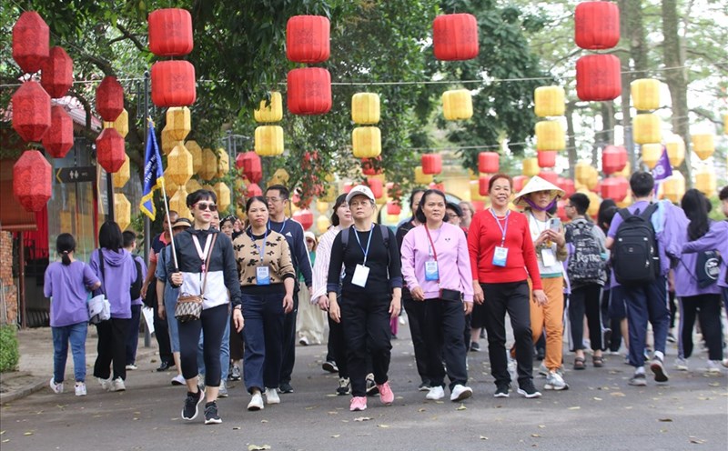 Hà Nội đón đoàn khách du lịch Trung Quốc đầu tiên từ sau dịch COVID-19 vào 16.3.2023. Ảnh: TTXVN