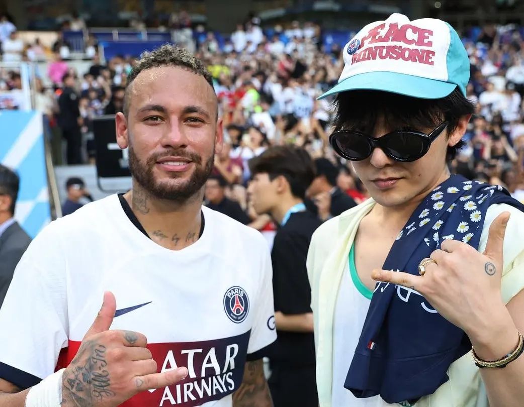 G-Dragon và Neymar hội ngộ trong khung hình gây sốt mạng xã hội. Ảnh: Instagram