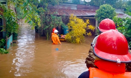 PC Đắk Nông chủ động ứng phó với tình hình mưa bão diễn ra trên địa bàn. Ảnh: Tâm An