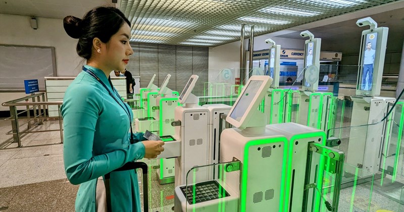 Cận cảnh hệ thống xuất nhập cảnh tự động hiện đại Autogate tại sân bay ...