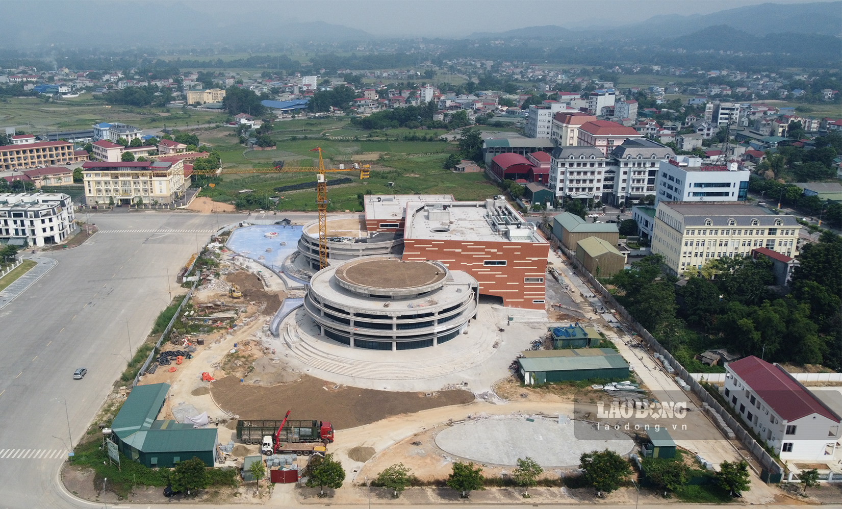 Dự án Bảo tàng tỉnh Cao Bằng có tổng diện tích sử dụng 2,2 ha, với kinh phí đầu tư 376 tỉ đồng. Công trình được khởi công xây dựng từ tháng 10.2021 do Ban Quản lý dự án đầu tư và xây dựng tỉnh Cao Bằng làm chủ đầu tư.