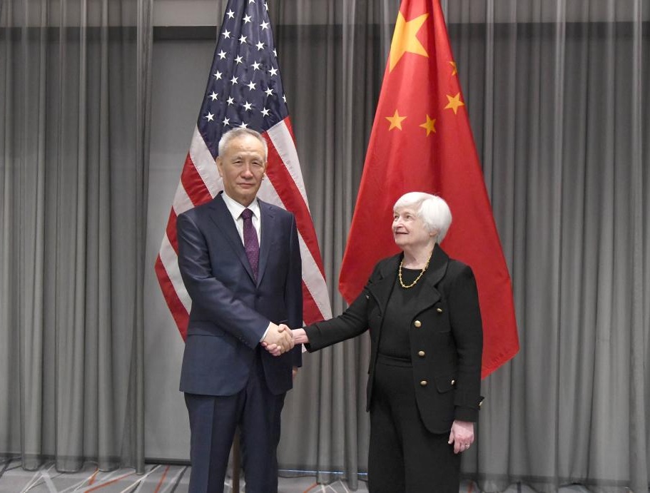 Vấn đề hạn chế đầu tư của Mỹ đã được Bộ trưởng Tài chính Mỹ Janet Yellen (phải) đề cập trong chuyến công du Trung Quốc tháng 7.2023. Ảnh: Xinhua