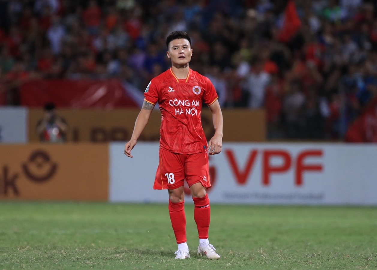 Quang Hải sẽ có dịp đối đầu với đội bóng cũ Hà Nội FC. Ảnh: Minh Dân