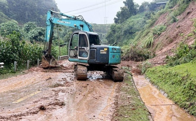 Cả huyện mất liên lạc, 31 nhà bị vùi lấp, 2 trẻ nhỏ thiệt mạng tại Mù Cang Chải