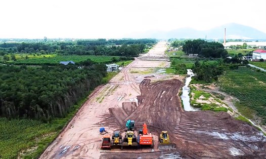 Dự án Thành phần 3 Cao tốc Biên Hòa - Vũng Tàu đang được triển khai thi công. Ảnh: Đinh Hùng