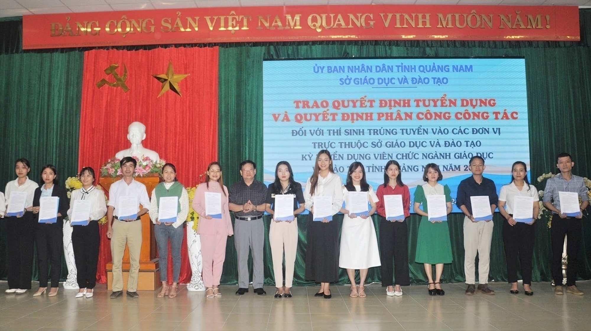 Quảng Nam đang áp dụng chính sách tuyển dụng, thu hút sinh viên tốt nghiệp đại học sư phạm xuất sắc để nâng cao chất lượng nhân lực cho ngành giáo dục. Ảnh Hoàng Bin