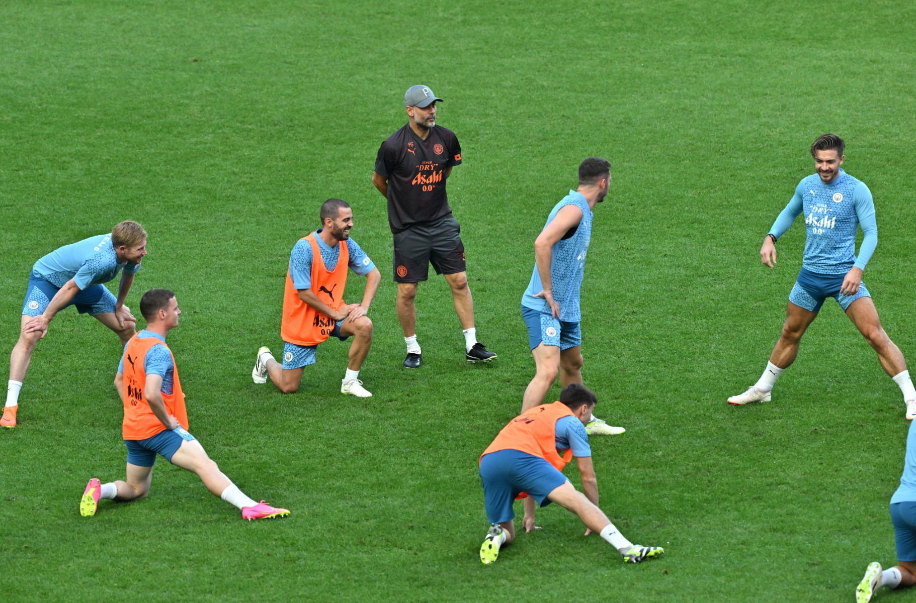 Pep Guardiola và các học trò đã sẵn sàng cho thử thách đầu tiên ở mùa giải mới.  Ảnh: AFP